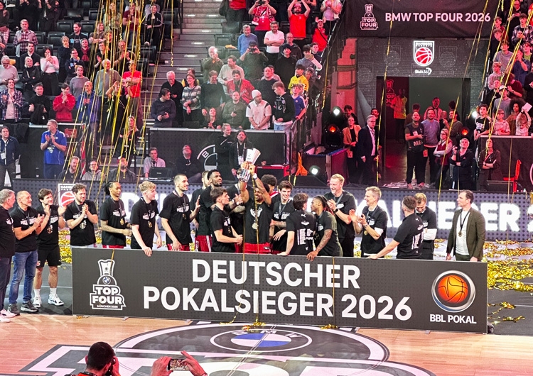 Kauri Spirit - Live-Quiz im SAP Garden: Tausende Fans spielen beim BMW TOP FOUR mit