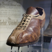 Kauri Spirit - Digitale Tour – 100 Jahre Gebrüder Dassler Sportschuhe